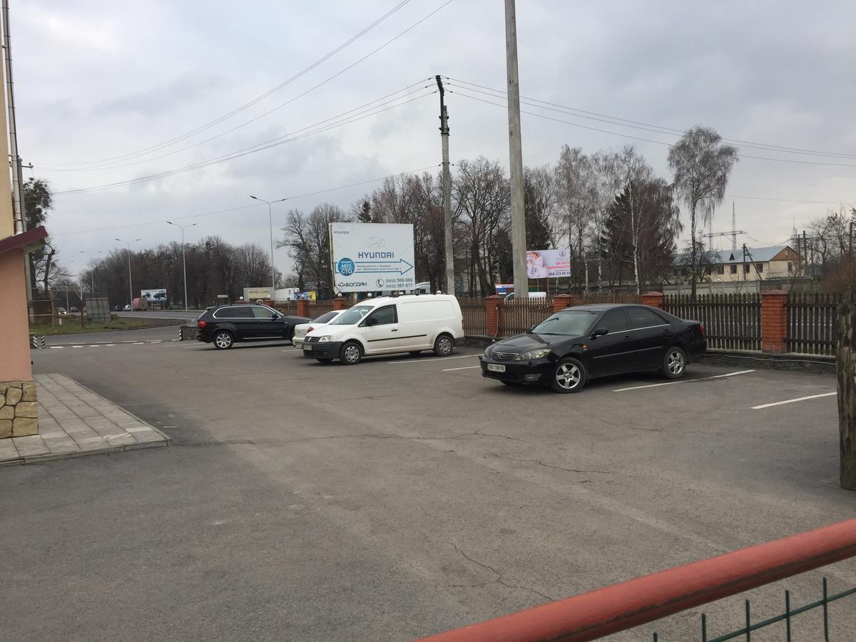 Podilskii Dvir Yakushintsy Exterior photo